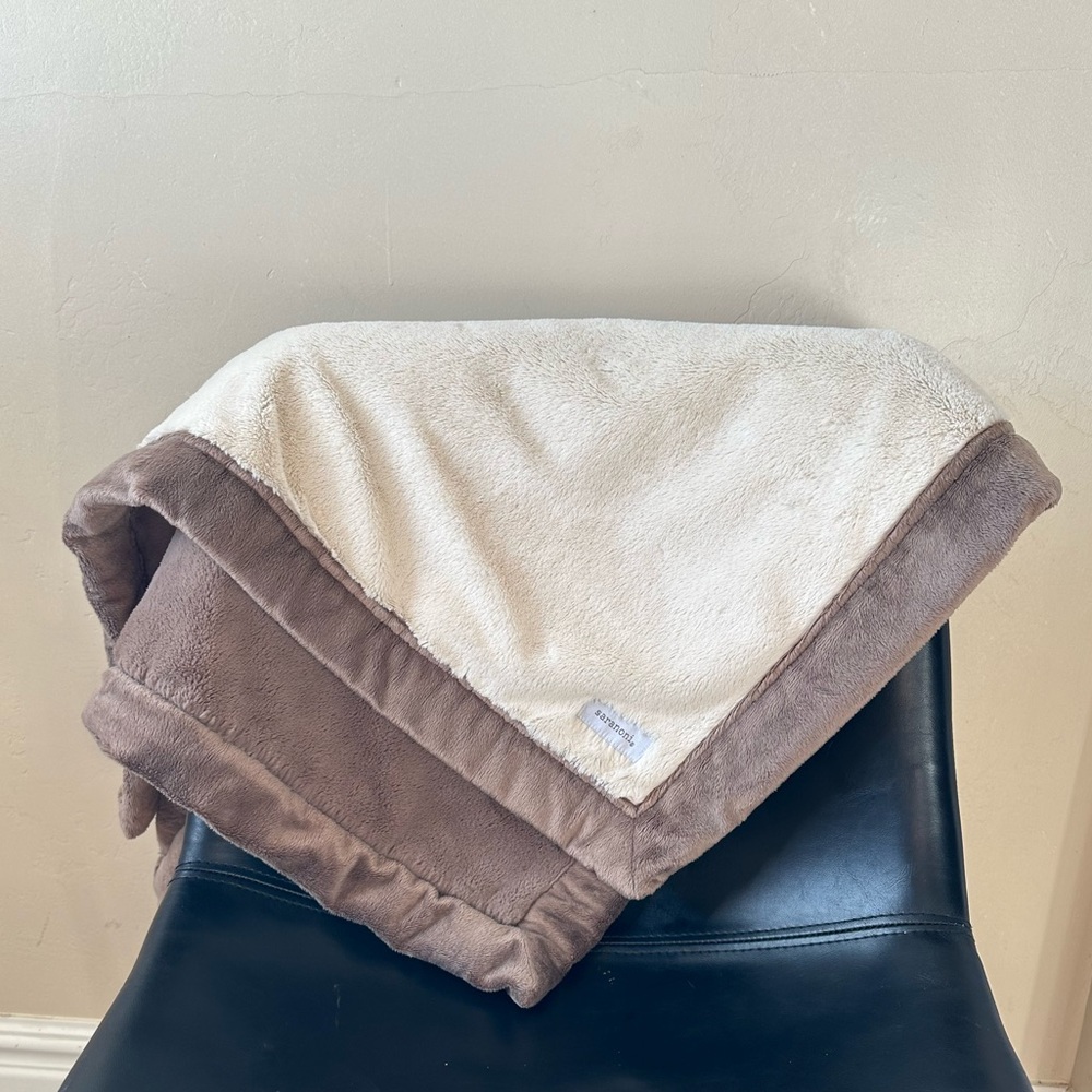 Saranoni
LUSH Satin edge RECEIVING BLANKET IN brown and cream